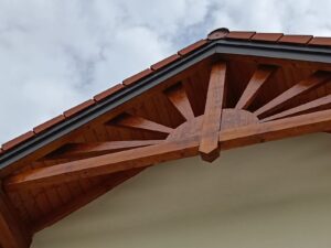 Fassadenbeschichtung und Holzbeschichtung im kleinen Stil....